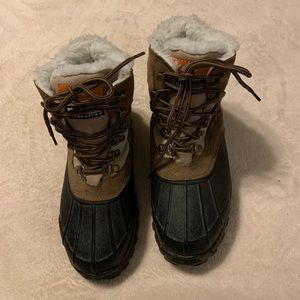 Snow boots